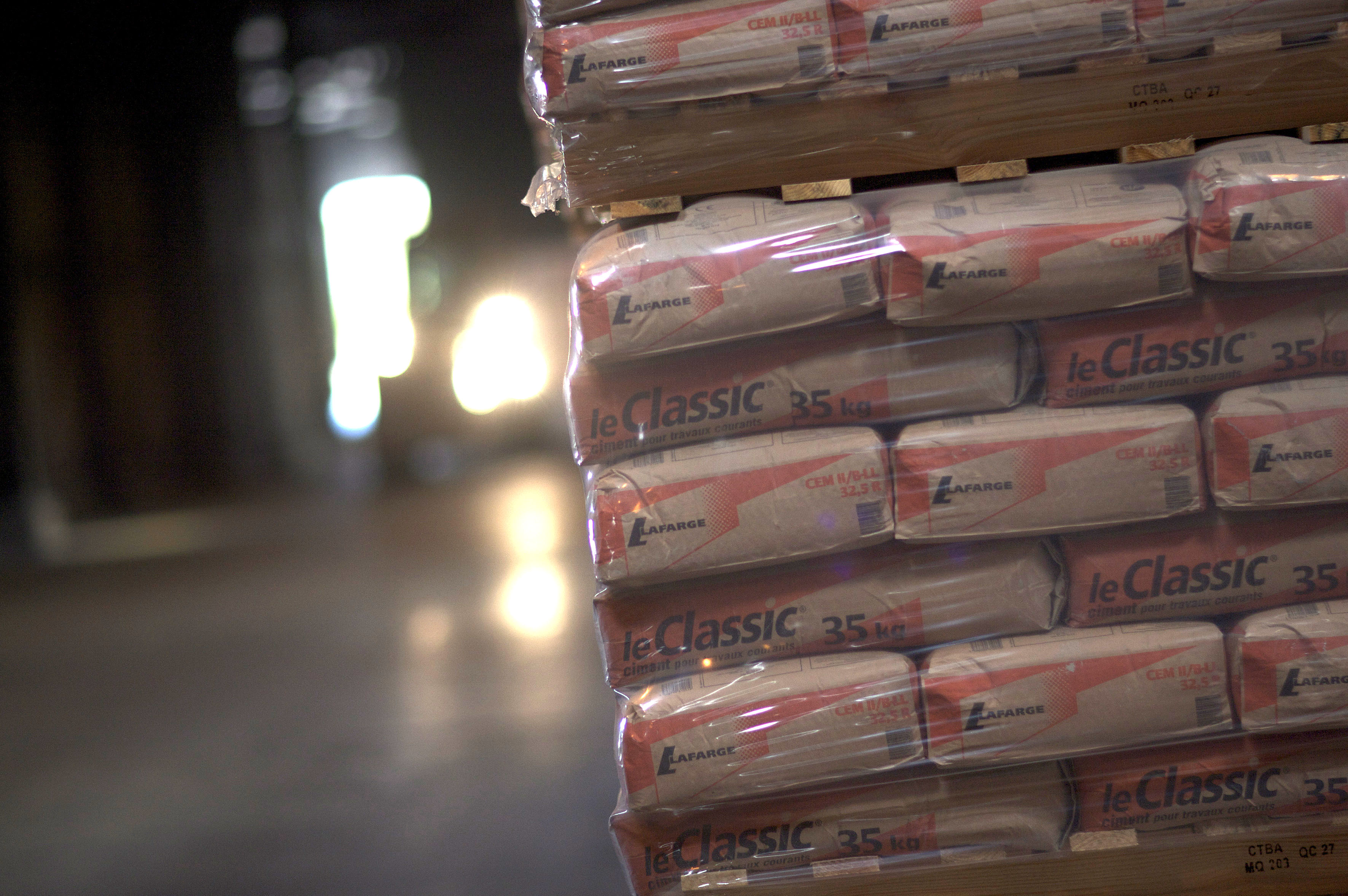 Ciment Lafargue Holcim rachete par l Irlandais CRH Le Journal Economique