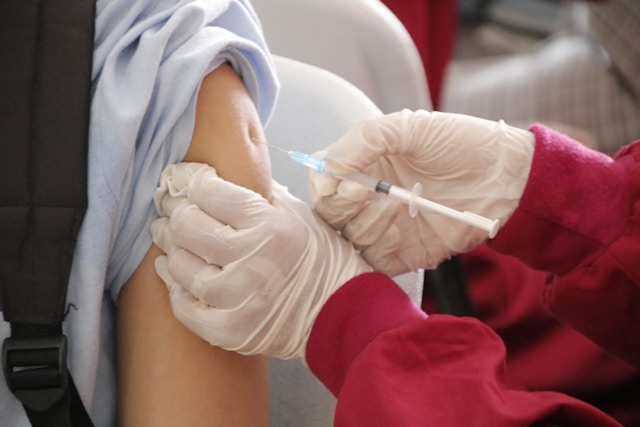 Chikungunya à La Réunion : une vaccination précipitée ?