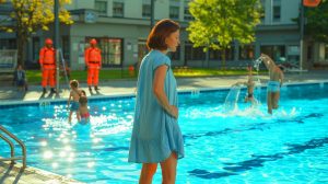 Illustration de la responsabilité parentale lors d'un accident en piscine municipale.