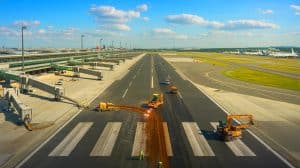Illustration de la rénovation de la piste 1 à l'aéroport de Paris-Charles-de-Gaulle.