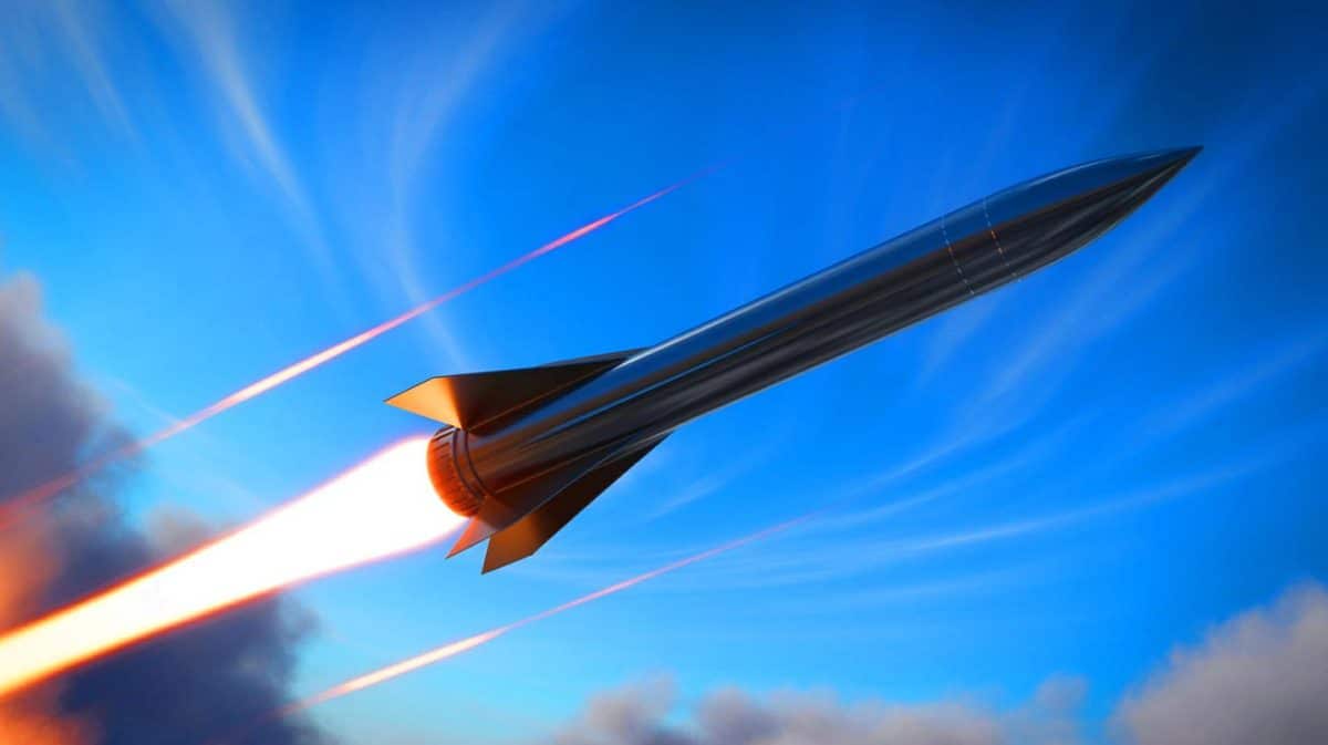 « La France tire son premier missile hypersonique » : cette arme secrète à Mach 5 défie tous les boucliers antimissiles mondiaux et terrifie les adversaires Illustration de l'essai réussi du missile hypersonique V-MAX par la France.
