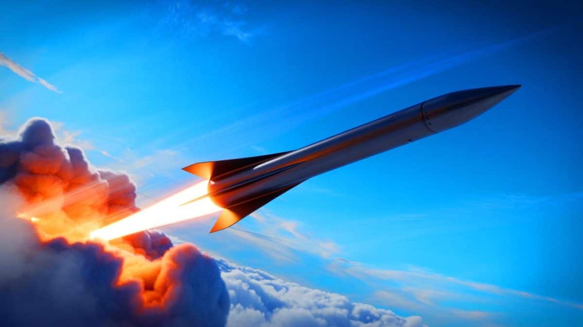 « La France tire son arme hypersonique secrète » : le missile V-MAX franchit Mach 5 et propulse la défense française dans une nouvelle ère technologique Illustration de l'essai réussi du missile hypersonique V-MAX par la France, symbole de puissance technologique et stratégique.