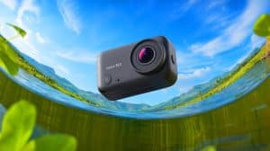 Illustration de la caméra 360° Insta360 X4 Air, légère et performante, en action lors d'une prise de vue immersive.