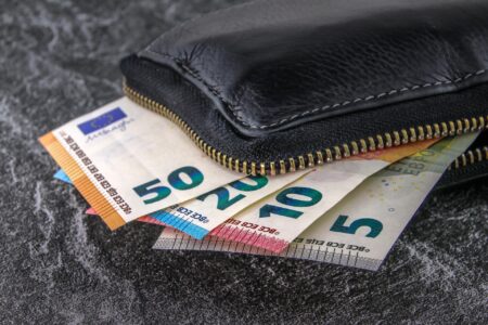 Argent de poche : combien les adolescents reçoivent-ils chaque mois ?